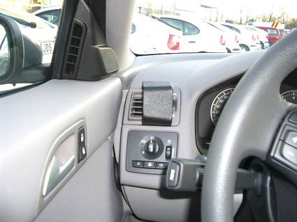 Brodit ProClip 803362 voor Volvo V50 2004-2012, Volvo S40 2004-2012 e.a. - detail van dashboardmontage