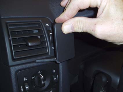 Brodit ProClip 803501 voor Volvo V50 2004-2012, Volvo S40 2004-2012 e.a. - ProClip geplaatst in het voertuig