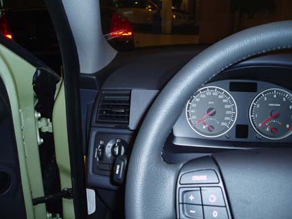 Brodit ProClip 803501 voor Volvo V50 2004-2012, Volvo S40 2004-2012 e.a. - detail van dashboardmontage