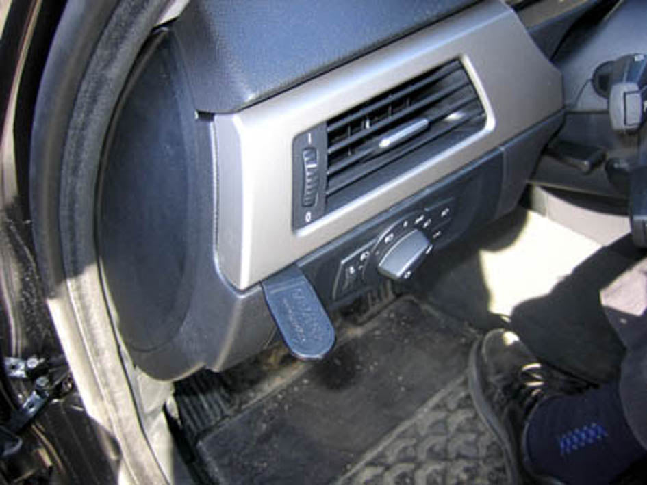 Brodit ProClip 803600 voor BMW 3-series E90, E91, E92, E93 2005-2012 - montagepositie op dashboard