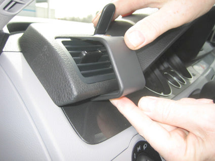 Brodit ProClip 803606 voor Volkswagen Passat CC 2009-2017, Volkswagen Passat Alltrack 2012-2015 en Volkswagen Passat 2005-2014 - ProClip geplaatst in het voertuig