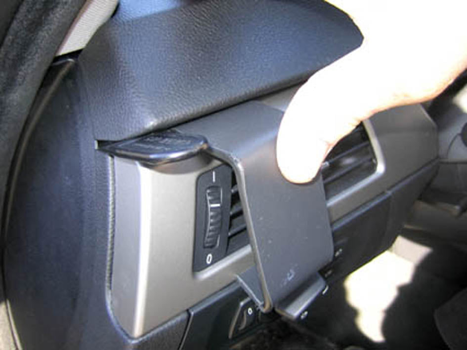 Brodit ProClip 803720 voor BMW 3-series E90, E91, E92, E93 2005-2012 - detail van dashboardmontage