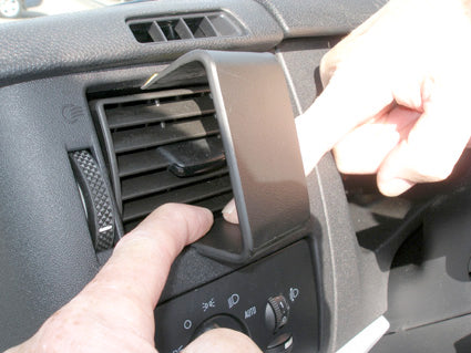 Brodit ProClip 803906 voor Ford Transit Tourneo 2007-2013 en Ford Transit 2007-2013 - detail van dashboardmontage