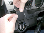 Brodit ProClip 803996 voor Mercedes Benz C-Class (180-320) 2007-2010 en Mercedes Benz C-Class (180-320) 2008-2010 - detail van dashboardmontage