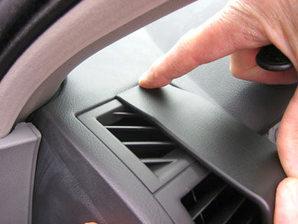 Brodit ProClip 804061 voor Chrysler 300C Touring 2005-2010, Chrysler 300C 2005-2010 e.a. - detail van dashboardmontage