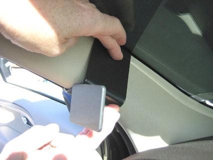 Brodit ProClip 804081 voor Volvo XC70 2008-2011, Volvo V70 II 2008-2011 en Volvo S80 2007-2011 - detail van dashboardmontage