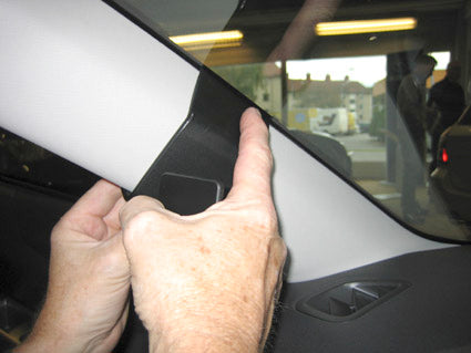Brodit ProClip 804084 voor Subaru WRX 2008-2014 en Subaru Impreza 2008-2012 - detail van dashboardmontage