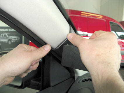 Brodit ProClip 804171 voor Nissan Qashqai +2 2009-2013 en Nissan Qashqai 2007-2013 - detail van dashboardmontage