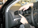 Brodit ProClip 804262 voor Volkswagen Jetta SportsWagen 2010-2014, Volkswagen GTI 2010-2014 e.a. - detail van dashboardmontage