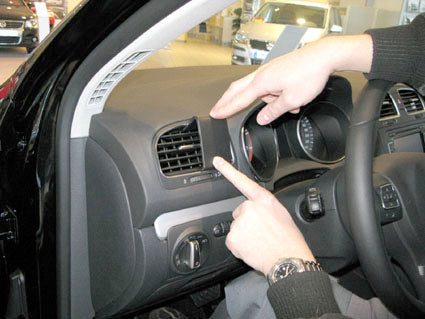 Brodit ProClip 804262 voor Volkswagen Jetta SportsWagen 2010-2014, Volkswagen GTI 2010-2014 e.a. - detail van dashboardmontage