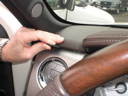 Brodit ProClip 804309 voor Ford F-Series 150 2009-2014 en Lincoln Mark LT 2010-2015 - montagepositie op dashboard