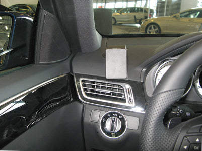 Brodit ProClip 804332 voor Mercedes Benz E-Class, Stationwagon 2010-2016, Mercedes Benz E-Class, Sedan 2010-2016 en Mercedes Benz E-Class, Sedan 2009-2016 - productfoto zwarte ABS montagebasis