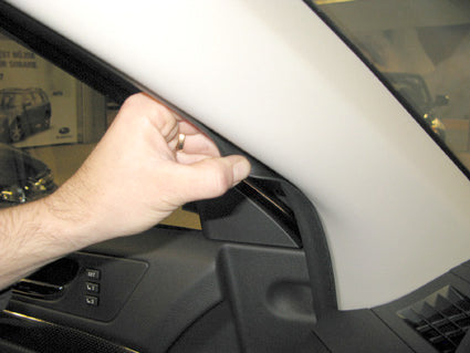 Brodit ProClip 804427 voor Subaru Outback 2010-2014 en Subaru Legacy 2010-2014 - montagepositie op dashboard