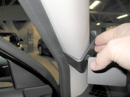 Brodit ProClip 804427 voor Subaru Outback 2010-2014 en Subaru Legacy 2010-2014 - detail van dashboardmontage