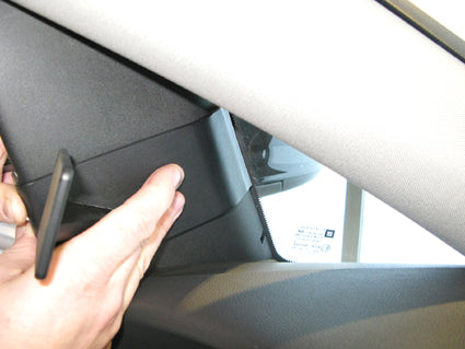 Brodit ProClip 804438 voor Buick Verano 2012-2017 en Opel Astra 2010-2015 - detail van dashboardmontage