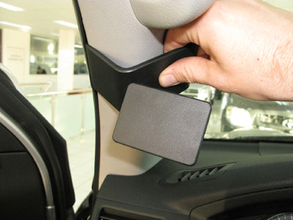 Brodit ProClip 804469 voor Toyota LandCruiser V8 2008-2015 en Toyota LandCruiser 2008-2018 - ProClip geplaatst in het voertuig
