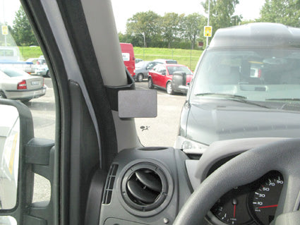 Brodit ProClip 804530 voor Nissan NV400 2012-2020, Opel Movano 2011-2019 en Renault Master 2011-2019 - installatiepositie