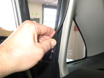 Brodit ProClip 804613 voor Subaru Trezia 2011-2014 en Toyota Verso S 2011-2016 - montagepositie op dashboard