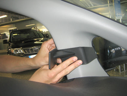 Brodit ProClip 804670 voor Citroen C-Zero 2010-2017, Mitsubishi i-MiEV 2010-2017 en Peugeot iOn 2010-2017 - detail van dashboardmontage