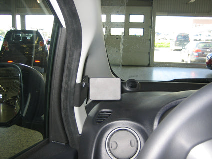 Brodit ProClip 804670 voor Citroen C-Zero 2010-2017, Mitsubishi i-MiEV 2010-2017 en Peugeot iOn 2010-2017 - installatiepositie