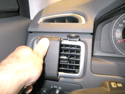 Brodit ProClip 804674 voor Volvo XC70 2012-2016, Volvo V70 II 2012-2016 en Volvo S80 2012-2016 - detail van dashboardmontage