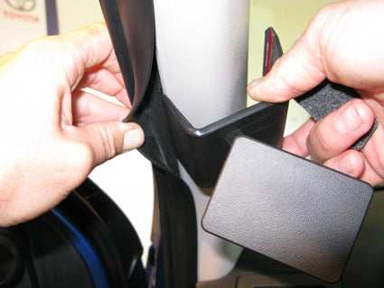 Brodit ProClip 804811 voor Toyota HiLux 2012-2016 - ProClip geplaatst in het voertuig