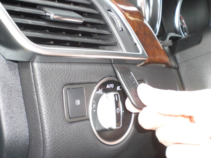 Brodit ProClip 804826 voor Mercedes Benz M-Class/ML 2012-2015, Mercedes Benz GLE-Class 2016-2019 en Mercedes Benz GL-Class 2013-2019 - montagepositie op dashboard