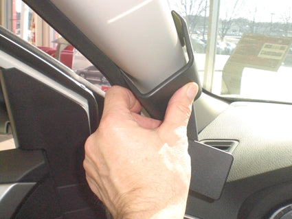 Brodit ProClip 804832 voor Nissan Sentra 2013-2019 - detail van dashboardmontage