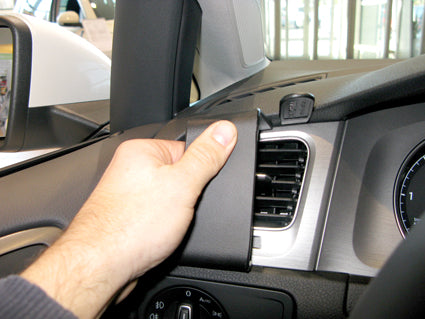 Brodit ProClip 804855 voor Volkswagen Golf VII Variant 2013-2020, Volkswagen Golf VII Sportscombi 2013-2020 e.a. - ProClip geplaatst in het voertuig