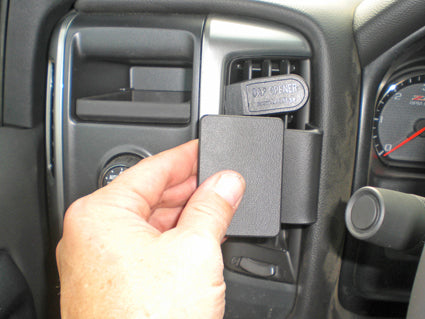 Brodit ProClip 804954 voor Chevrolet Silverado 2500/3500 Series 2015-2019, Chevrolet Silverado 1500 Series 2014-2018 e.a. - detail van dashboardmontage