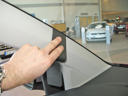 Brodit ProClip 804997 voor Seat Mii 2012-2022, Skoda Citigo 2012-2022 en Volkswagen UP 2012-2019 - detail van dashboardmontage