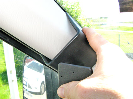 Brodit ProClip 805003 voor Ford Transit Tourneo 2014-2018 en Ford Transit 2014-2019 - detail van dashboardmontage