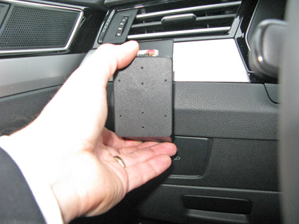 Brodit ProClip 805070 voor Volkswagen Passat Alltrack 2016-2023, Volkswagen Passat 2015-2023 e.a. - ProClip geplaatst in het voertuig