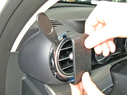 Brodit ProClip 805208 voor Mercedes Benz E-Class, Stationwagon 2017-2023, Mercedes Benz E-Class, Sedan 2017-2023 en Mercedes Benz E-Class, Coupé 2018-2023 - ProClip geplaatst in het voertuig