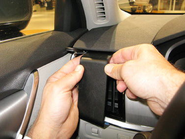 Brodit ProClip 805308 voor Volvo V90 2017-2026 en Volvo S90 2017-2025 - detail van dashboardmontage
