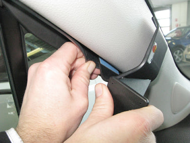 Brodit ProClip 805402 voor Toyota Yaris 2015-2020 - ProClip geplaatst in het voertuig