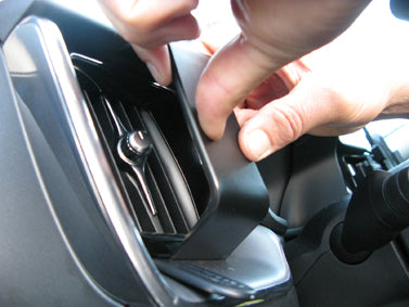 Brodit ProClip 805463 voor Volvo XC60 2018-2026, Volvo V60 2019-2026 en Volvo S60 2019-2025 - montagepositie op dashboard