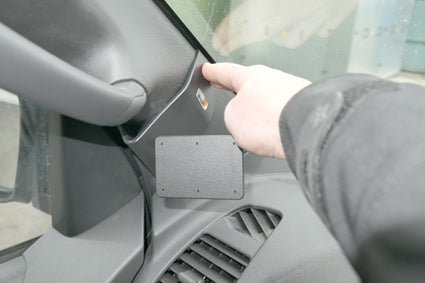 Brodit ProClip 805598 voor Isuzu D-Max 2012-2020 - detail van dashboardmontage