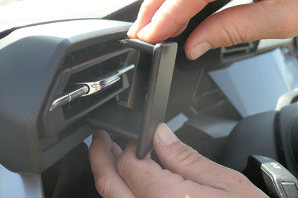 Brodit ProClip 805622 voor Audi S3 2021-2026 en Audi A3 2021-2026 - montagepositie op dashboard