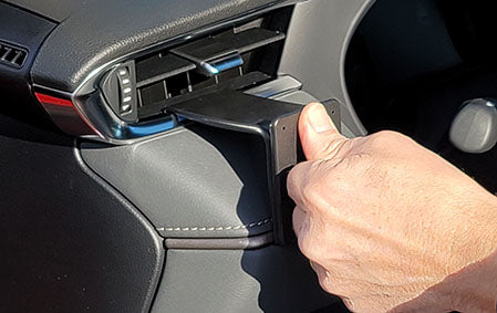 Brodit ProClip 805655 voor Toyota Venza 2021-2024 - detail van dashboardmontage