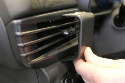 Brodit ProClip 805660 voor Hyundai i20 2021-2026 en Hyundai Bayon 2021-2026 - montagepositie op dashboard