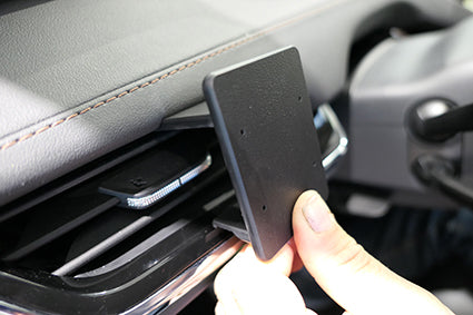 Brodit ProClip 805680 voor Skoda Enyaq IV 2021-2026 en Skoda Elroq 2025-2026 - montagepositie op dashboard