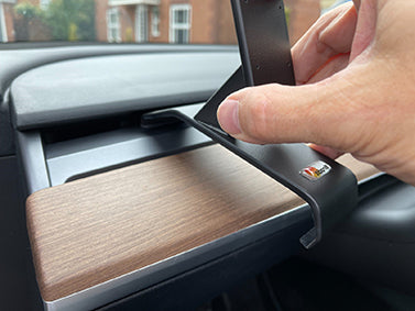 Brodit ProClip 805766 voor Tesla Model Y 2020-2025 en Tesla Model 3 2018-2024 - montagepositie op dashboard
