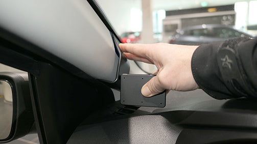 Brodit ProClip 805858 voor Dacia Sandero 2021-2025 en Dacia Jogger 2022-2025 - detail van dashboardmontage