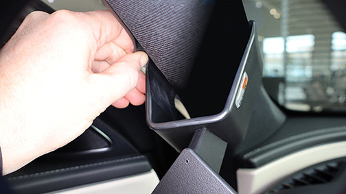 Brodit ProClip 806039 voor Mercedes Benz E-Class, Stationwagon 2024-2026 en Mercedes Benz E-Class, Sedan 2024-2026 - montagepositie op dashboard