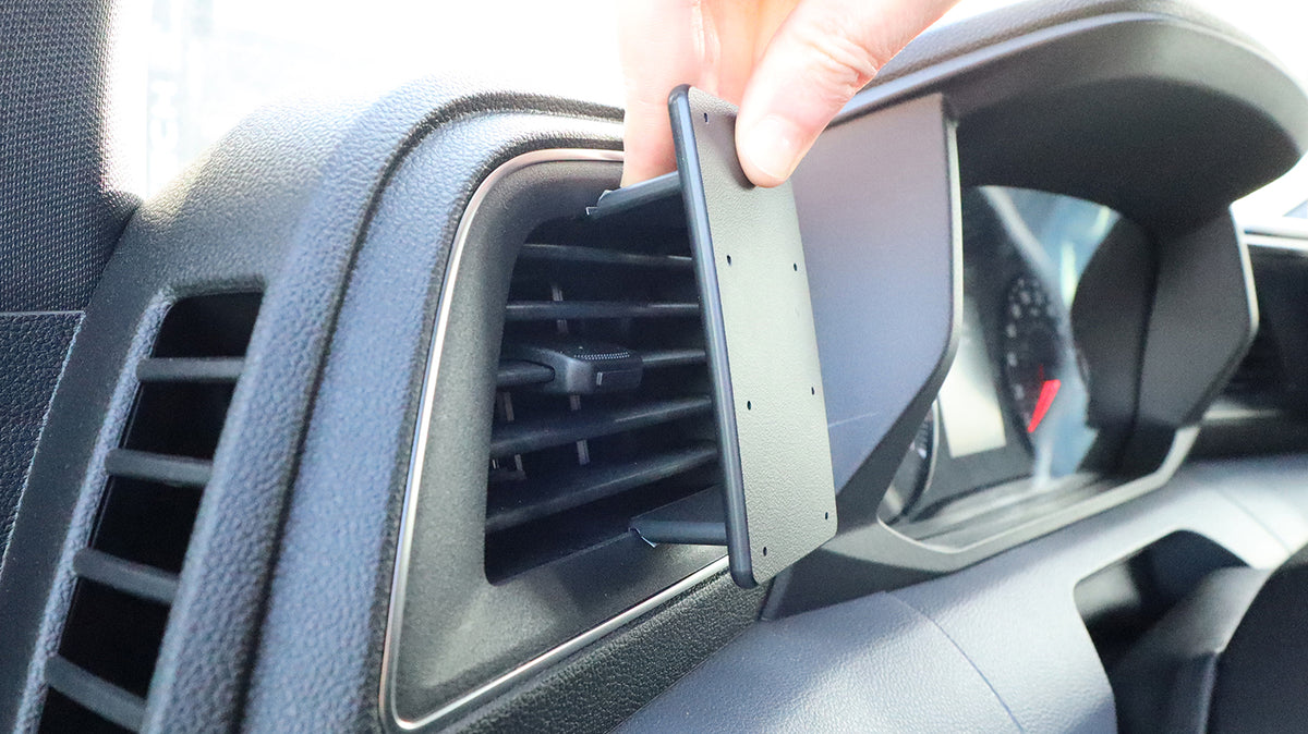 Brodit ProClip 806180 voor Nissan Interstar 2025-2026 en Renault Master 2025-2026 - ProClip geplaatst in het voertuig