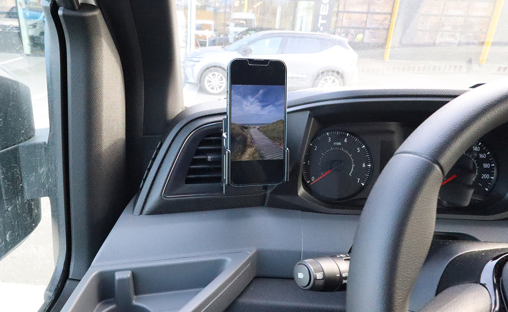 Brodit ProClip 806180 voor Nissan Interstar 2025-2026 en Renault Master 2025-2026 - montagefoto 7