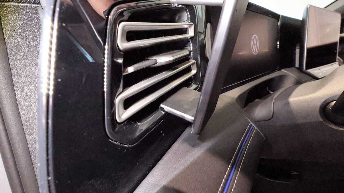 Brodit ProClip 806245 voor Volkswagen Tiguan 2025-2026 - montagepositie op dashboard