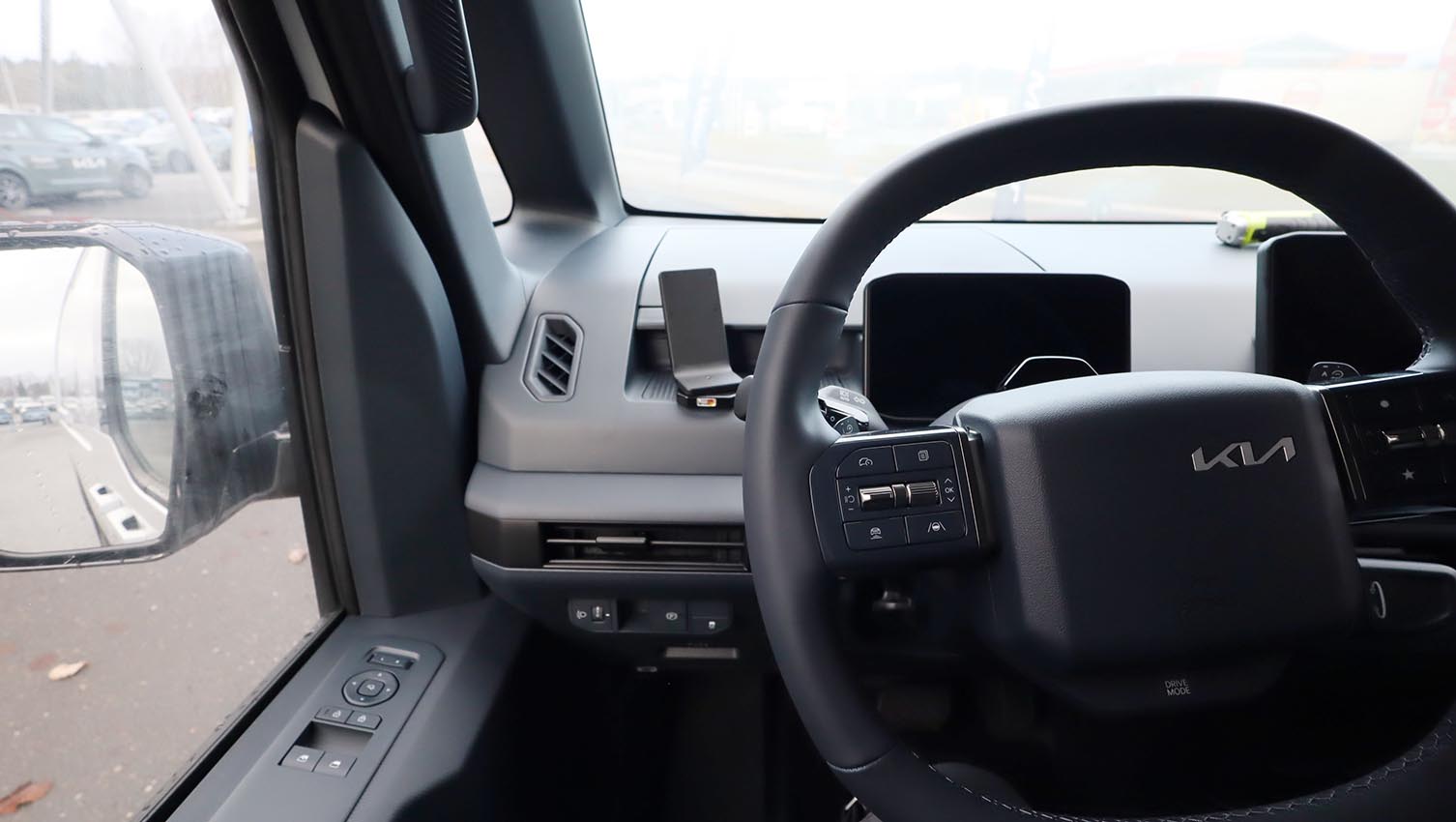Brodit ProClip 806255 voor Kia PV5 Passenger 2025-2026 en Kia PV5 Cargo 2025-2026 - montagefoto 7