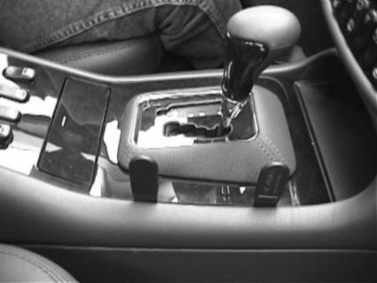 Brodit ProClip 832905 voor Mercedes Benz M-Class/ML 2000-2004 - montagepositie op dashboard